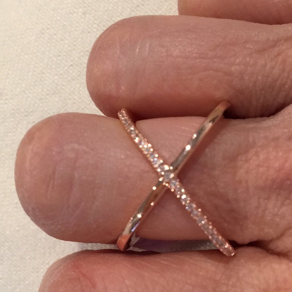 NEW Cubic Zirconia rose gold ring - Picture 3 of 5